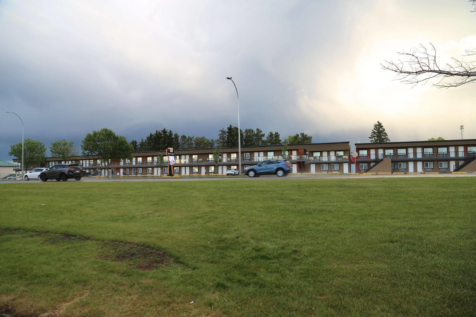 Royal Lodge Edmonton Exterior foto