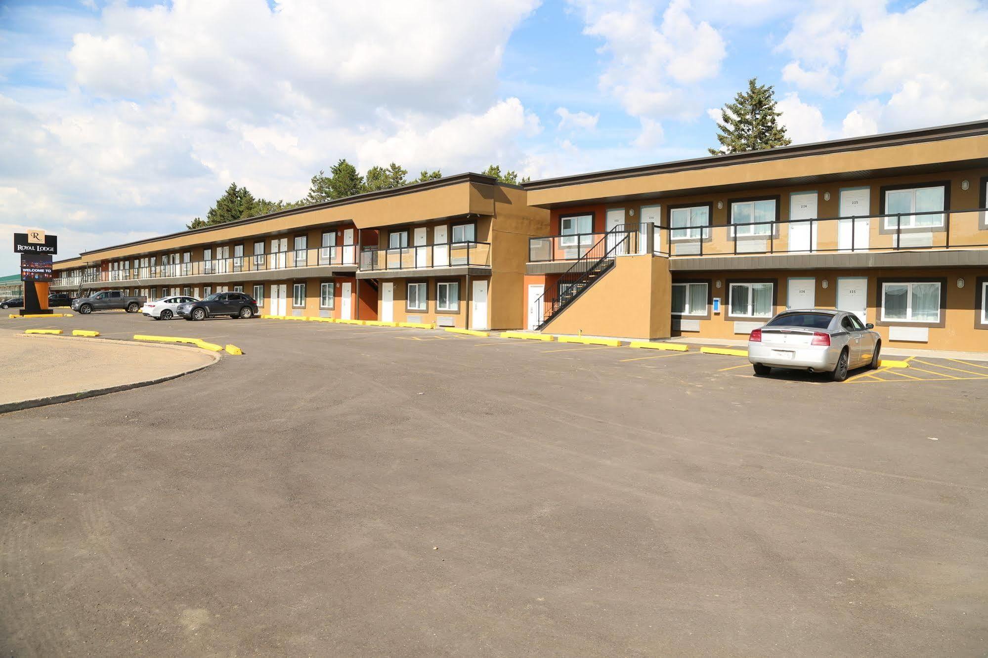 Royal Lodge Edmonton Exterior foto
