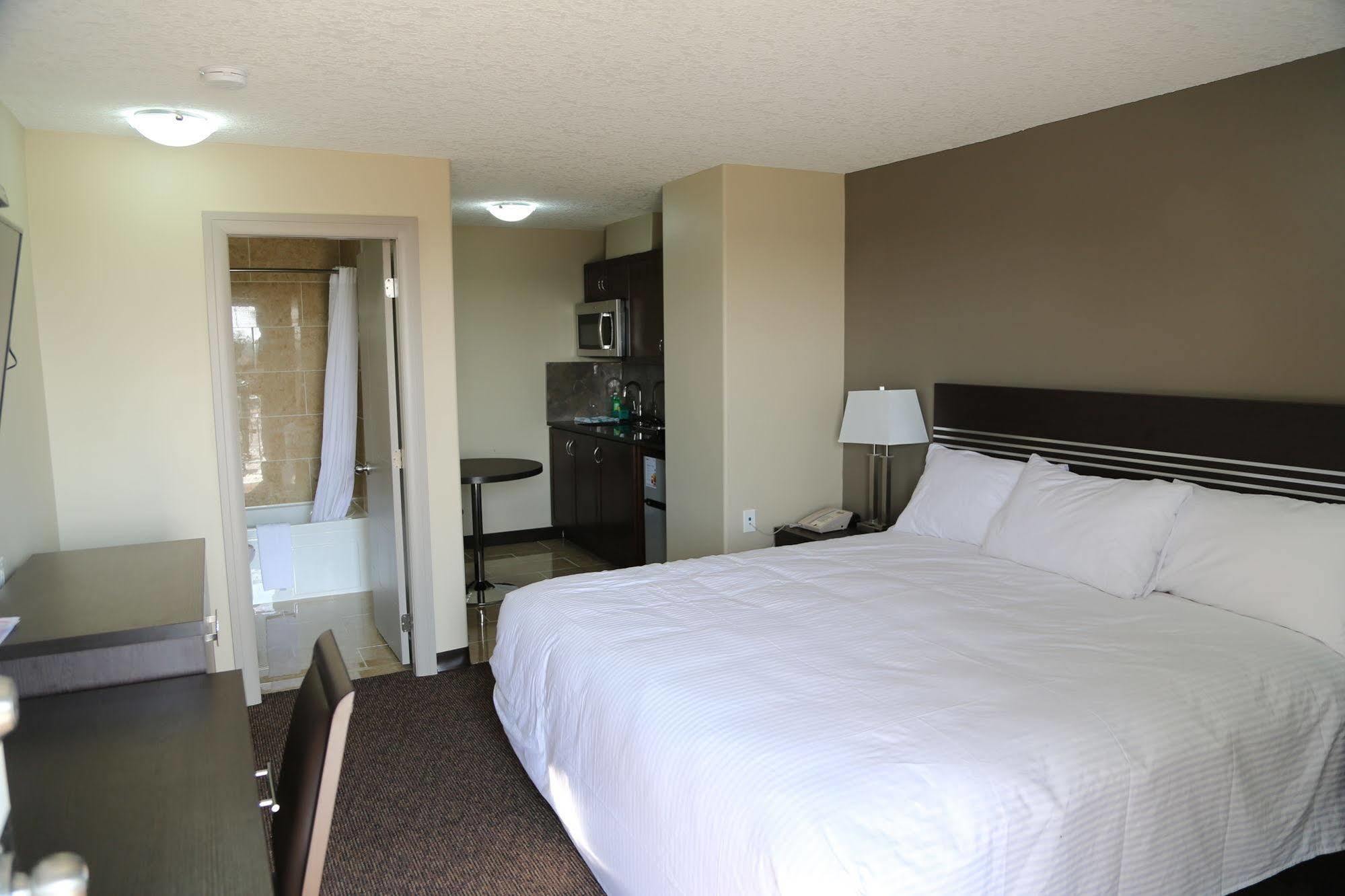 Royal Lodge Edmonton Exterior foto