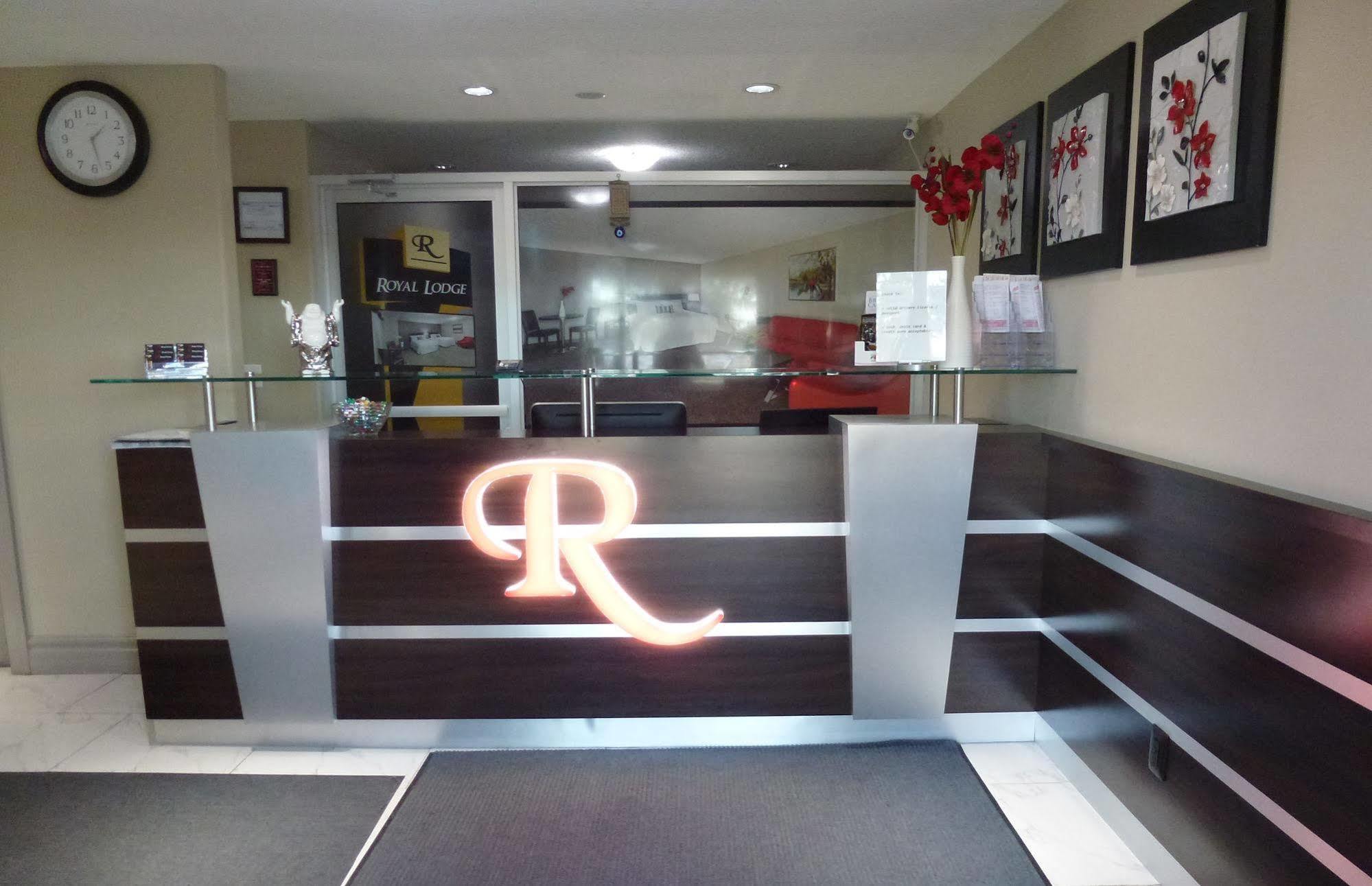 Royal Lodge Edmonton Exterior foto